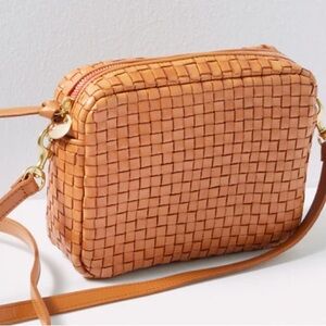 SOLD🎉🎉🎉 Clare V's midi sac in natural woven leather. Crossbody SOLD🎉🎉🎉